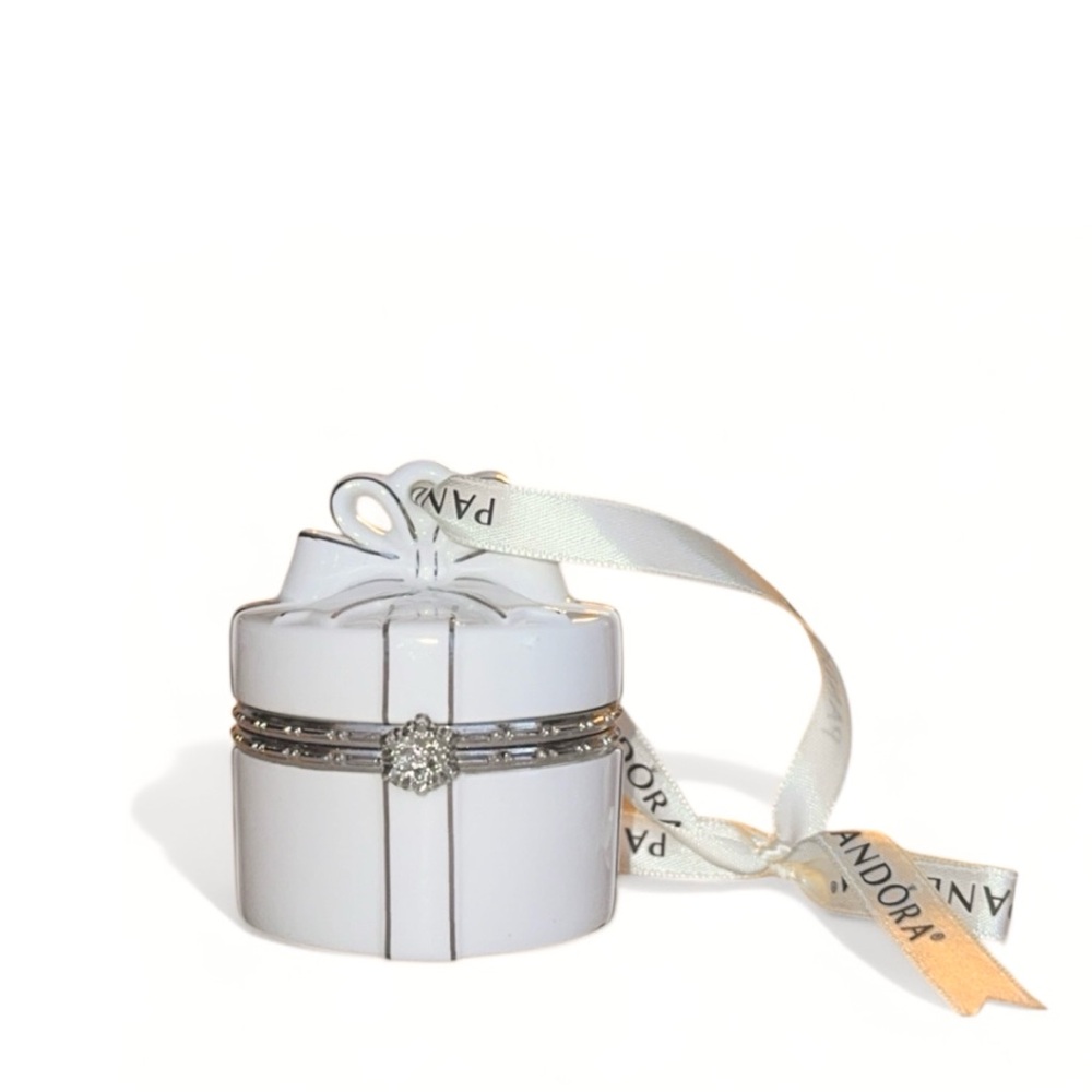 Pandora x Jared Exclusive 2018 Limited Edition Ceramic Holiday Ornament Gift Box